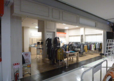 ショッピングセンター　衣料品店舗原状回復工事